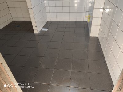Obklad a dlažba u dealera Audi technické místnosti pro zaměstnace
